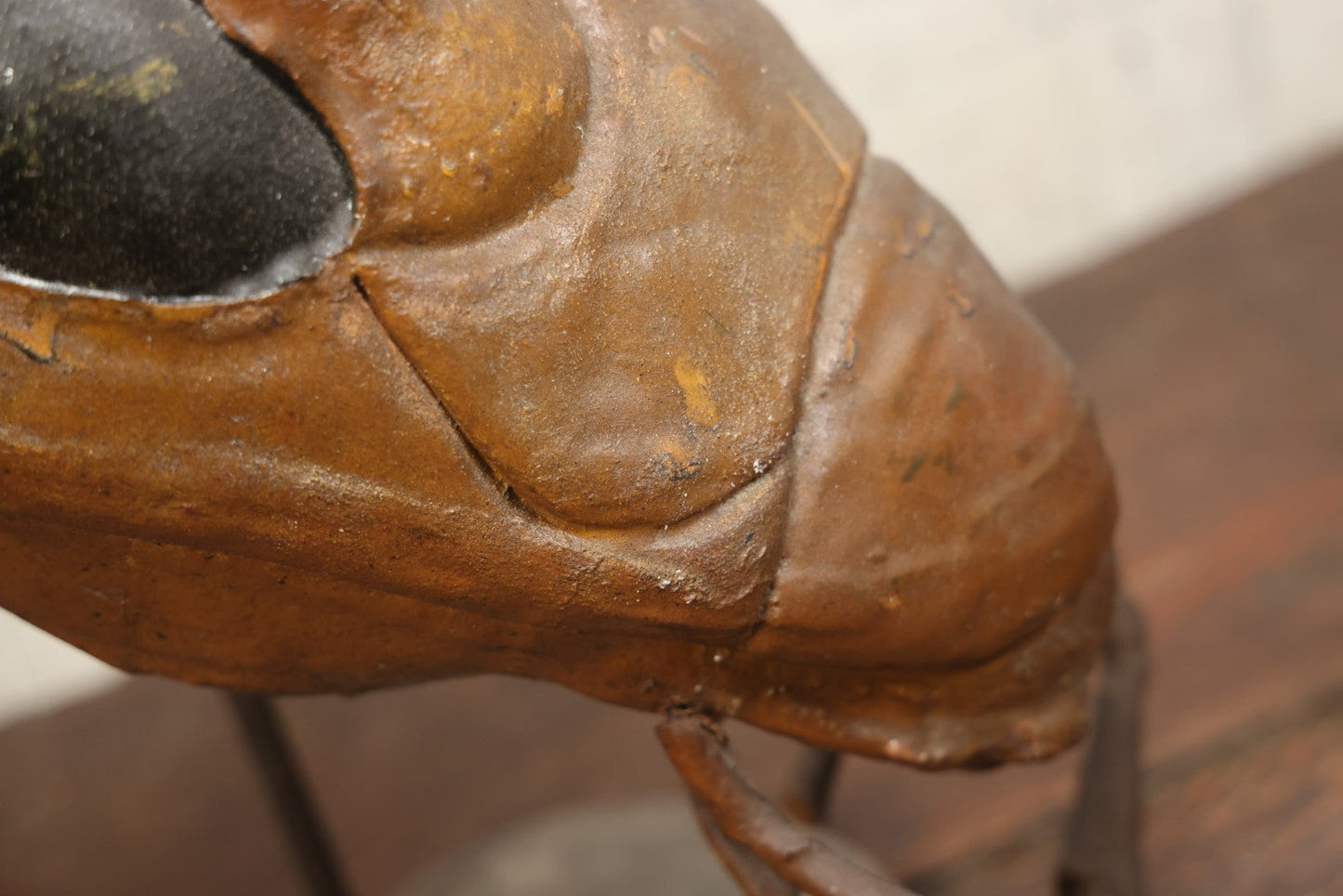 Lot 002 - Vintage Puppet Cockroach Insect Bug Head, Attributed To Stop Motion Artist Michael Sullivan, Likely Used In Joe'S Apartment (1996), On Custom Stand