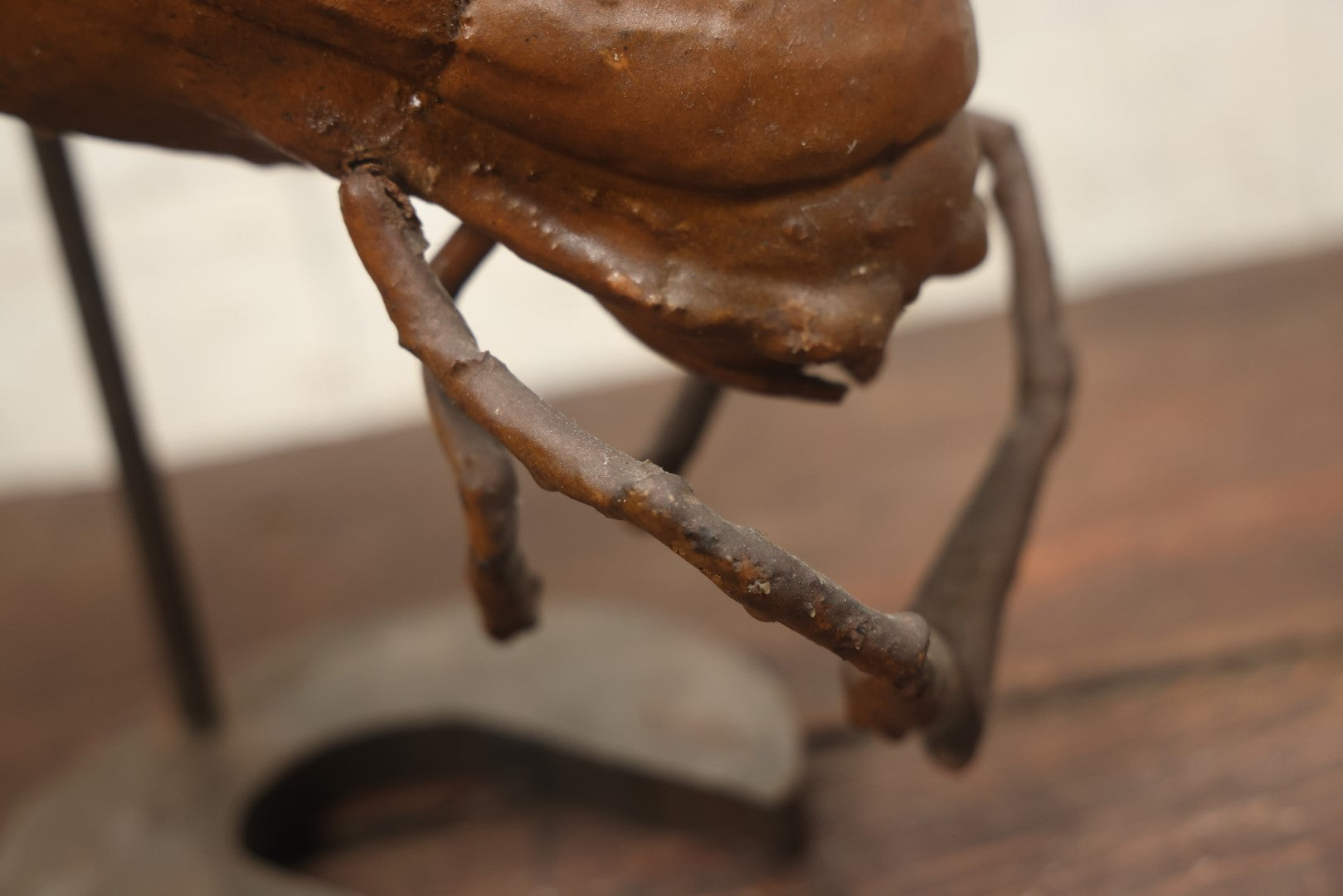 Lot 002 - Vintage Puppet Cockroach Insect Bug Head, Attributed To Stop Motion Artist Michael Sullivan, Likely Used In Joe'S Apartment (1996), On Custom Stand