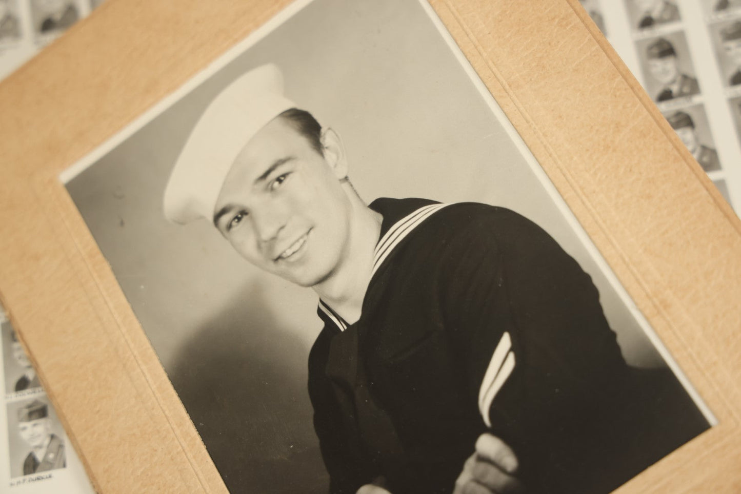 Lot 144 - Grouping Of Various Vintage And Other Snapshot Photos Circa 1940s Showing Navy Sailors, Soldiers, Young Men And Women, Plus An Infantry Yearbook