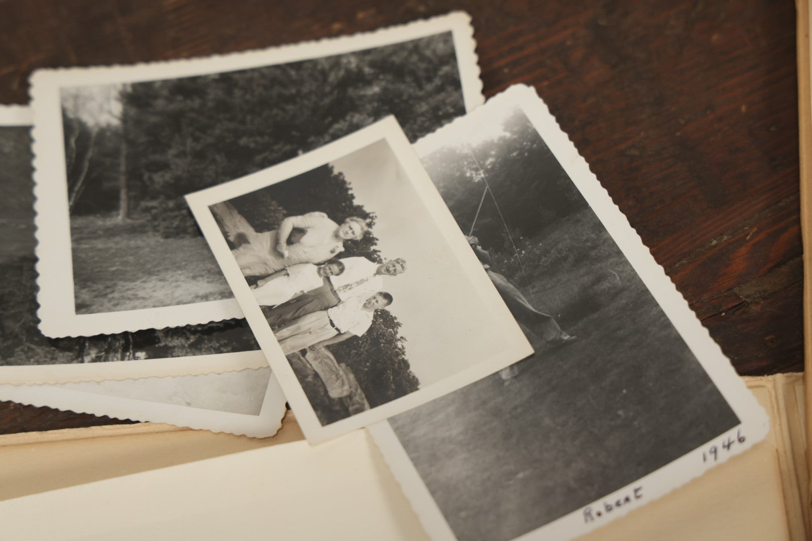 Lot 144 - Grouping Of Various Vintage And Other Snapshot Photos Circa 1940s Showing Navy Sailors, Soldiers, Young Men And Women, Plus An Infantry Yearbook