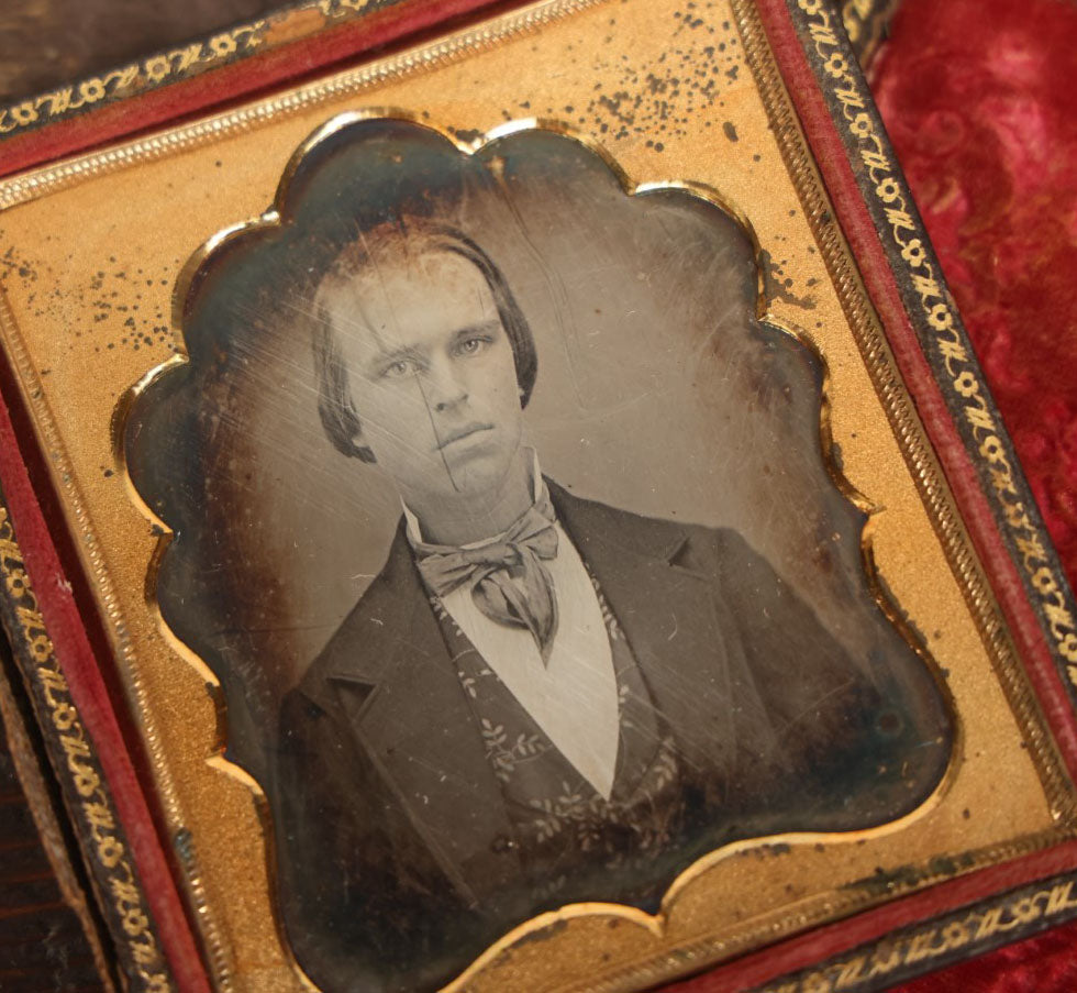 Lot 021 - Antique 1/6th Plate Daguerreotype Photograph Of A Middle Aged Man, With Tie, Coat, And Vest, In Full Union Case, Split Cover, Red Pillow, Brass Mat