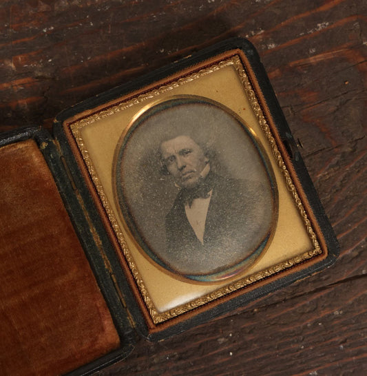 Lot 022 - Antique 1/6th Plate Daguerreotype Photograph Of An Important Looking Middle Aged Man, With Bowtie, White Shirt, And Coat, In Full Intact Union Case With Push Button Open