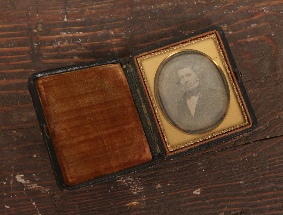 Lot 022 - Antique 1/6th Plate Daguerreotype Photograph Of An Important Looking Middle Aged Man, With Bowtie, White Shirt, And Coat, In Full Intact Union Case With Push Button Open