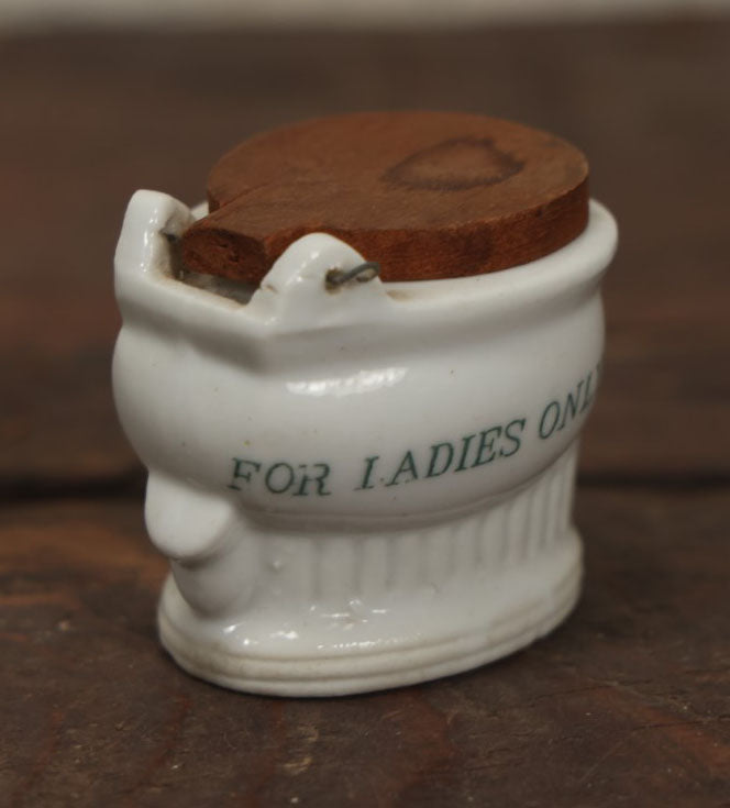 Lot 069 - Vintage For Ladies Only Porcelain Toilet Novelty Ashtray, Made In Japan, With Wooden Lid