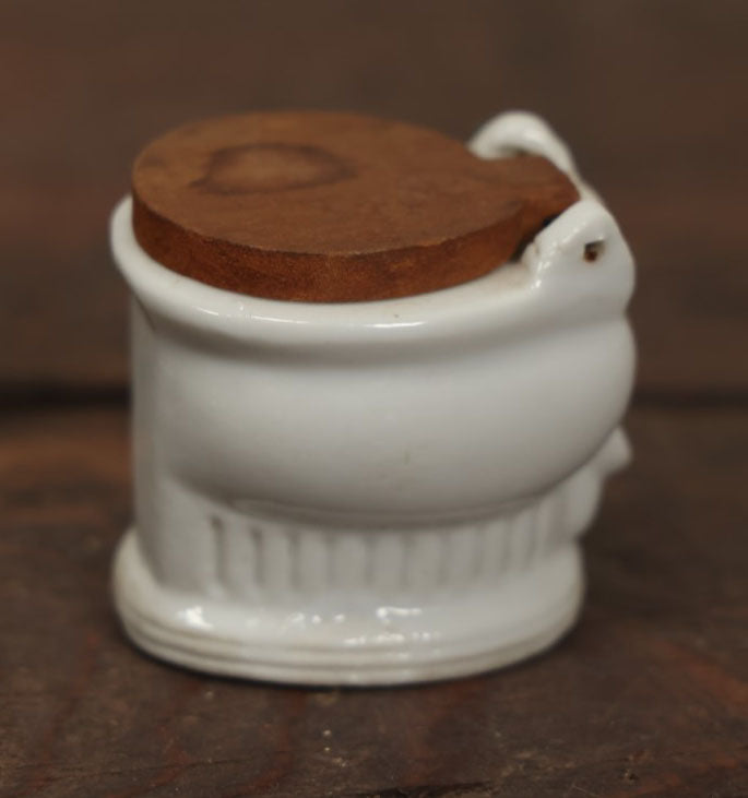 Lot 069 - Vintage For Ladies Only Porcelain Toilet Novelty Ashtray, Made In Japan, With Wooden Lid