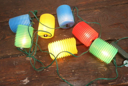 Lot 083 - Vintage Blow Mold Colorful Patio Christmas Tree String Lights, With Seven Lanterns, Paper Label From Xmas Tree Lighting Outfits, Catalogue No. 915-0, Working