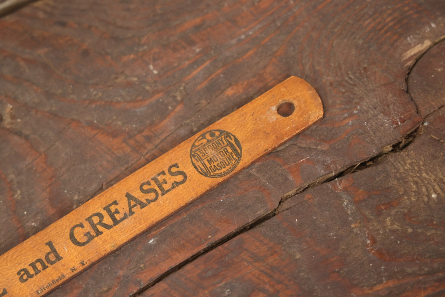 Lot 095 - Vintage Socony Gasoline And Polarine Oil And Greases Oil And Fuel Advertising Measuring Stick, Standard Oil Company Of New York, 17" Total Length