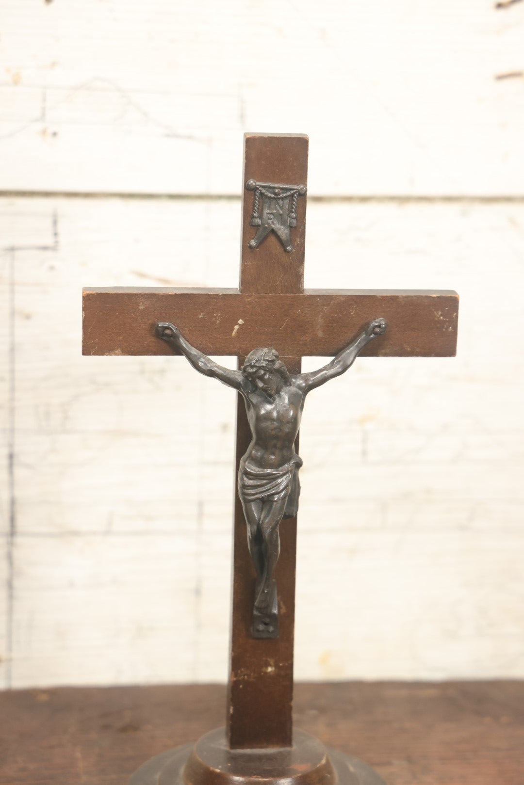 Lot 117 - Vintage Wooden Cross Crucifix With Metal Jesus Figure On Free Standing Circular Base With I.N.R.I. Banner