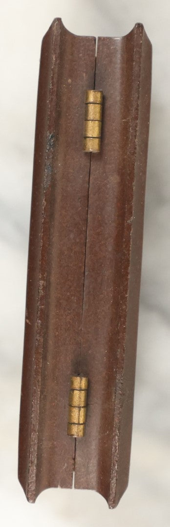 Lot 016 - Antique 1/9th Plate Daguerreotype Photograph Of A Beautiful Young Woman With A White Collar, In A Thermoplastic Case