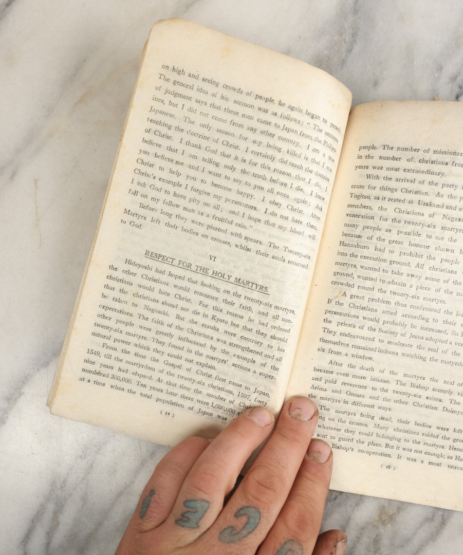 Lot 032 - "The Twenty Six Martyrs Of Japan" Vintage Booklet By Father S. Hamaguchi, Published By The Association Of The Preservation Of The Holy Hill, Oura Cathedral, Nagasaki, Japan, Printed By Fujiki Hakueisha