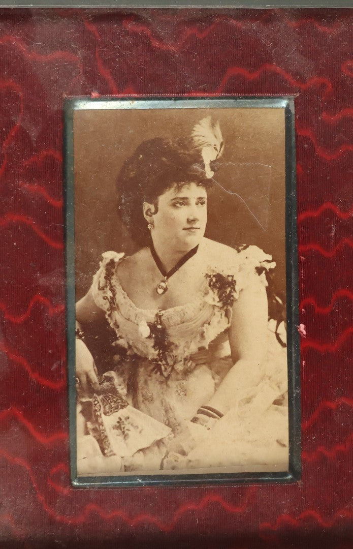 Lot 062 - Antique Framed Carte De Visite C.D.V. Photos Of Actress Josephine "Josie" Mansfield And Financier James "Jim" Fisk Who Was Murdered In Relation To His Affair With The Actress