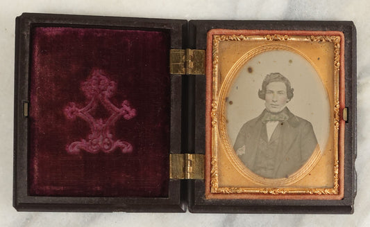 Lot 108 - Antique 1/9th Plate Ambrotype Of A Handsome Young Man, Note Compass And Square Brooch On Bowtie, Likely A Mason, In Thermoplastic Case