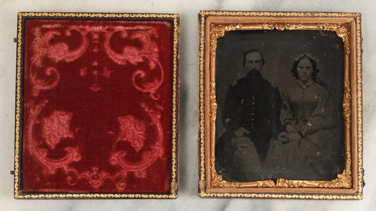 Lot 113 - Antique Cased Tintype Photograph Of A Middle Aged Couple Holding Hands, Man Appears To Be In Military Uniform, Possible Civil War Veteran, In Split Leatherette Case