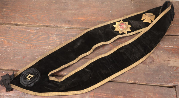 Lot 020 - Antique Knights Templar Masonic Ceremonial Sash Collar, Belo ...