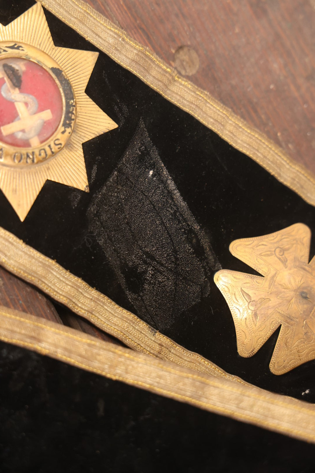 Lot 020 - Antique Knights Templar Masonic Ceremonial Sash Collar, Belonged To Elvin Freeman Houghton, Trinity Commandery, Manufactured By Ames Sword Company, Chicopee, Massachusetts