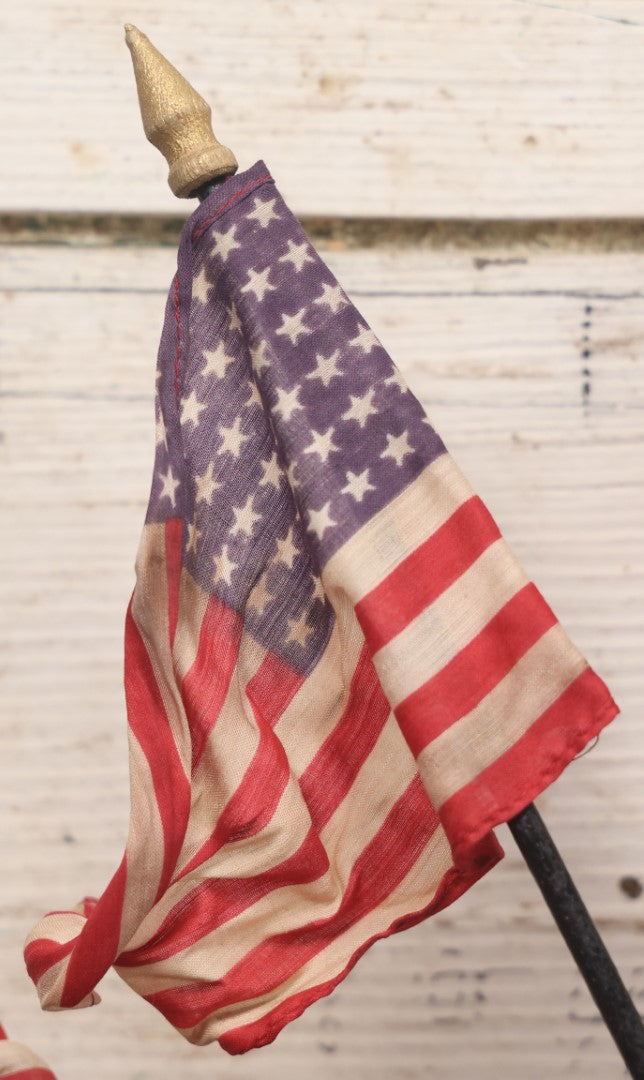 Lot 033 - Vintage Patriotic Hood Ornament Display With Five 48-Star United States American Flags In A Tin Lithograph Shield, Manufactured By Annin, Circa 1940s, Note Wear