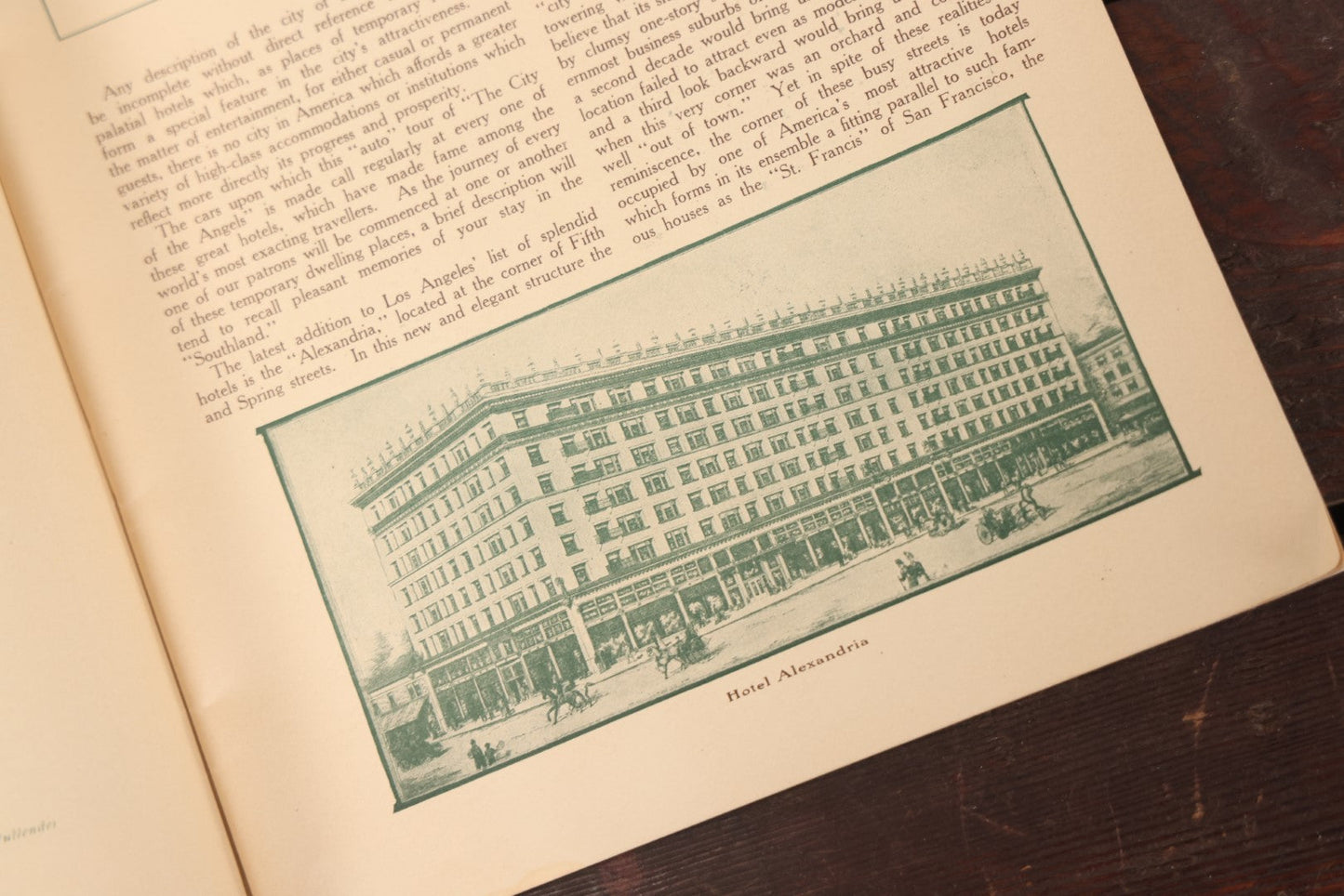 Lot 051 - "Los Angeles From An Auto" Antique Souvenir Booklet From Los Angeles, California, Compiled By Douglas White, Published By The California Auto-Dispatch Company, 1906