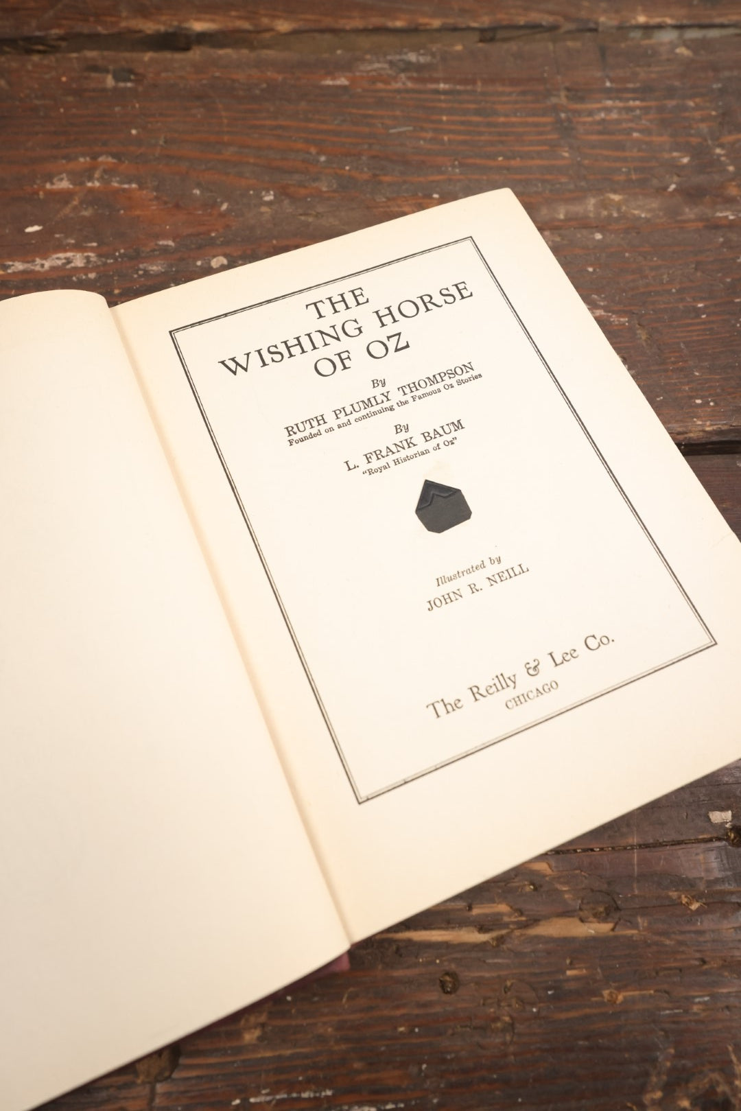 Lot 077 - "The Wishing Horse Of Oz" Vintage Book By Ruth Plumly Thompson, Continuing The Stories Of L. Frank Baum, Illustrated By John R. Neill, Copyright 1935 By The Reilly & Lee Co, Chicago