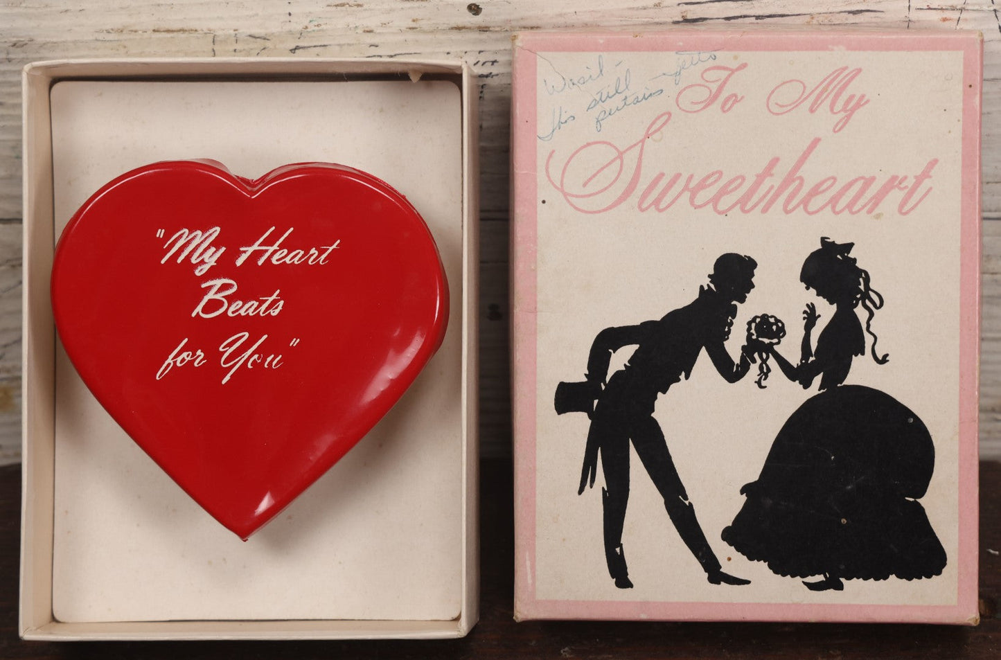 Lot 087 - Vintage Wind Up Animated Valentine, "To My Sweetheart, My Heart Beats For You," Heart Bounces Up And Down In Box When Wound, Copyright 1957 By H. Fishlove & Co., Made In Chicago, Illinois, No. 522