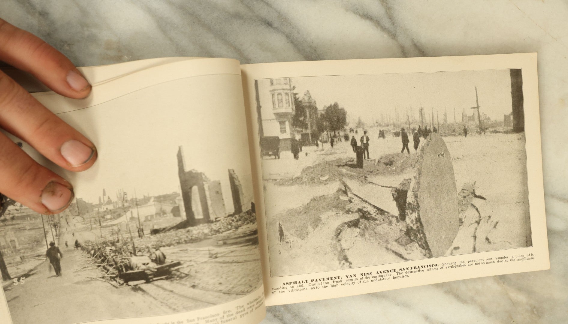 Lot 114 - Pair Of San Francisco Ephemera Piece Including Booklet Relating To The San Francisco Earthquake And Disaster (Fair Condition) And A Folder Of Postcards