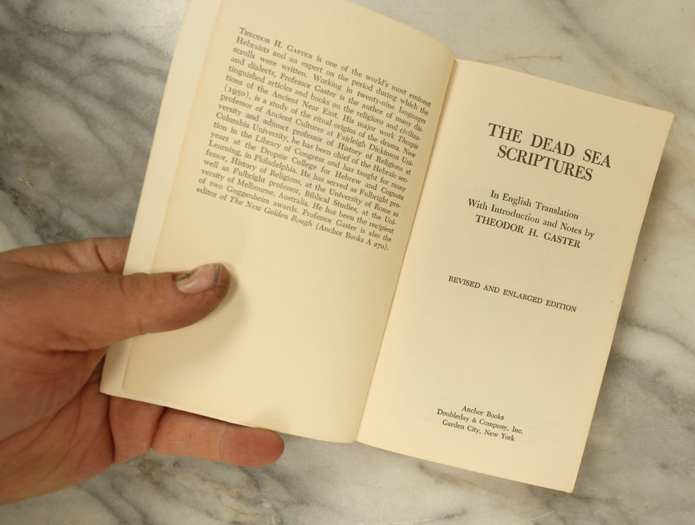 Lot 126 - Pair Of Vintage Paperback Books Relating To The Dead Sea Scrolls, Including An English Translation By Theodor H. Gaster