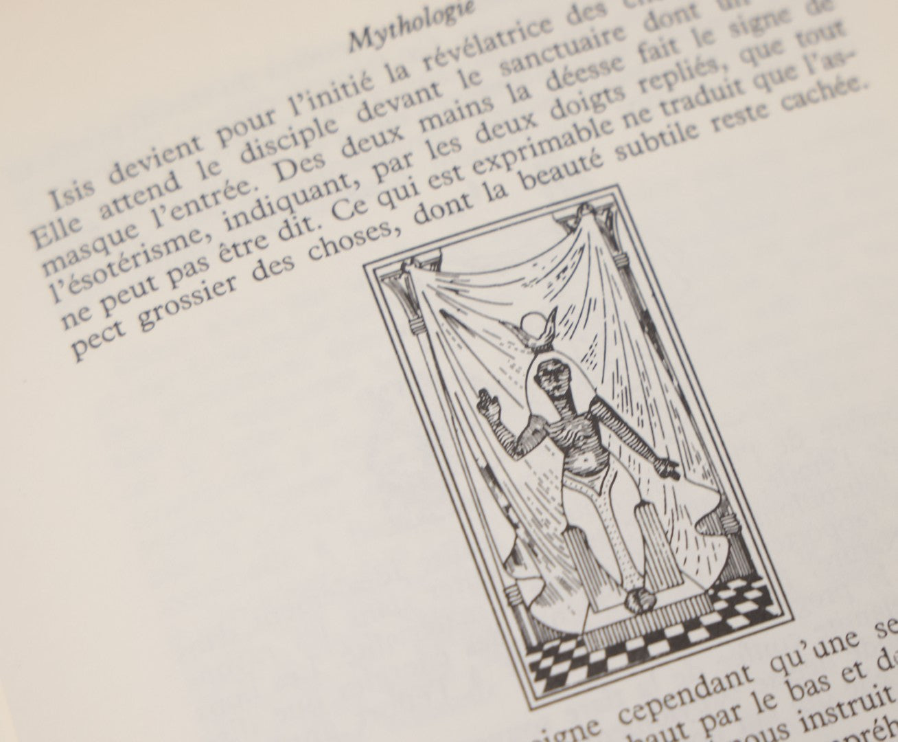 Lot 011 - "Le Tarot Des Imagiers Du Moyen Age" By Oswald Wirth, "The Tarot Of The Magicians Of The Middle Ages," Published By Claude Tchou, 1966 Edition, Illustrated