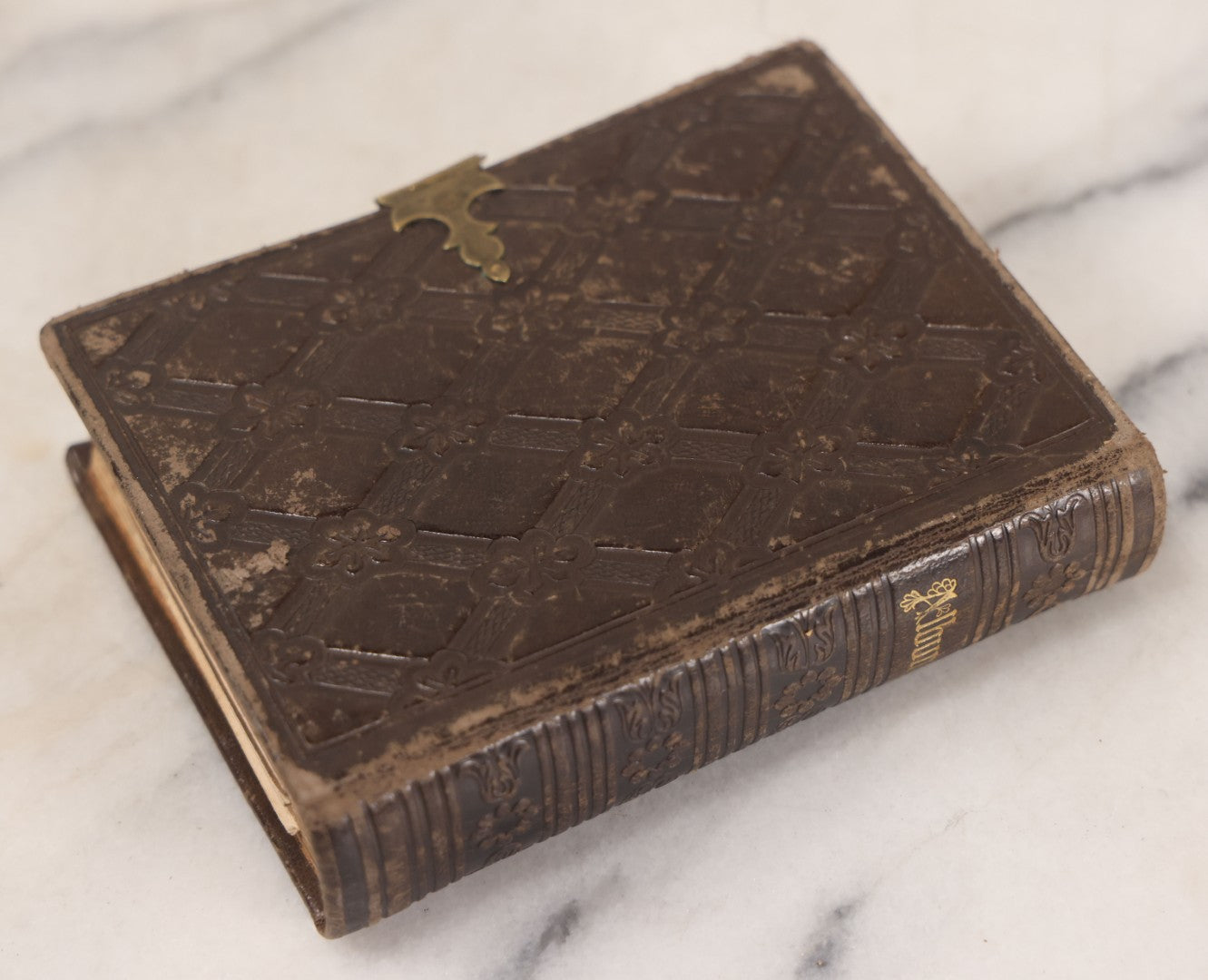 Lot 064 - Antique Family Photo Album Containing 16 Tintypes And 7 Carte De Visite C.D.V. Photographs, Mostly Portraits Of The Pratt And Hobbs Families, Many Identified, Mostly Full 