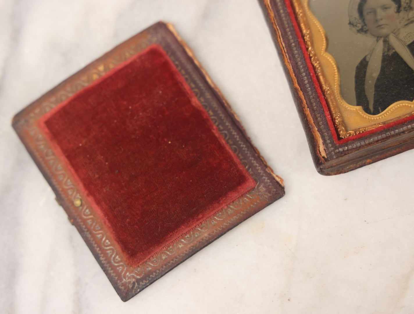 Lot 065 - Antique 1/6Th Plate Ambrotype Photograph Of A Pretty Young Woman In A Bonnet With Floral Adornments, In Split Clasp-Close Leatherette Case