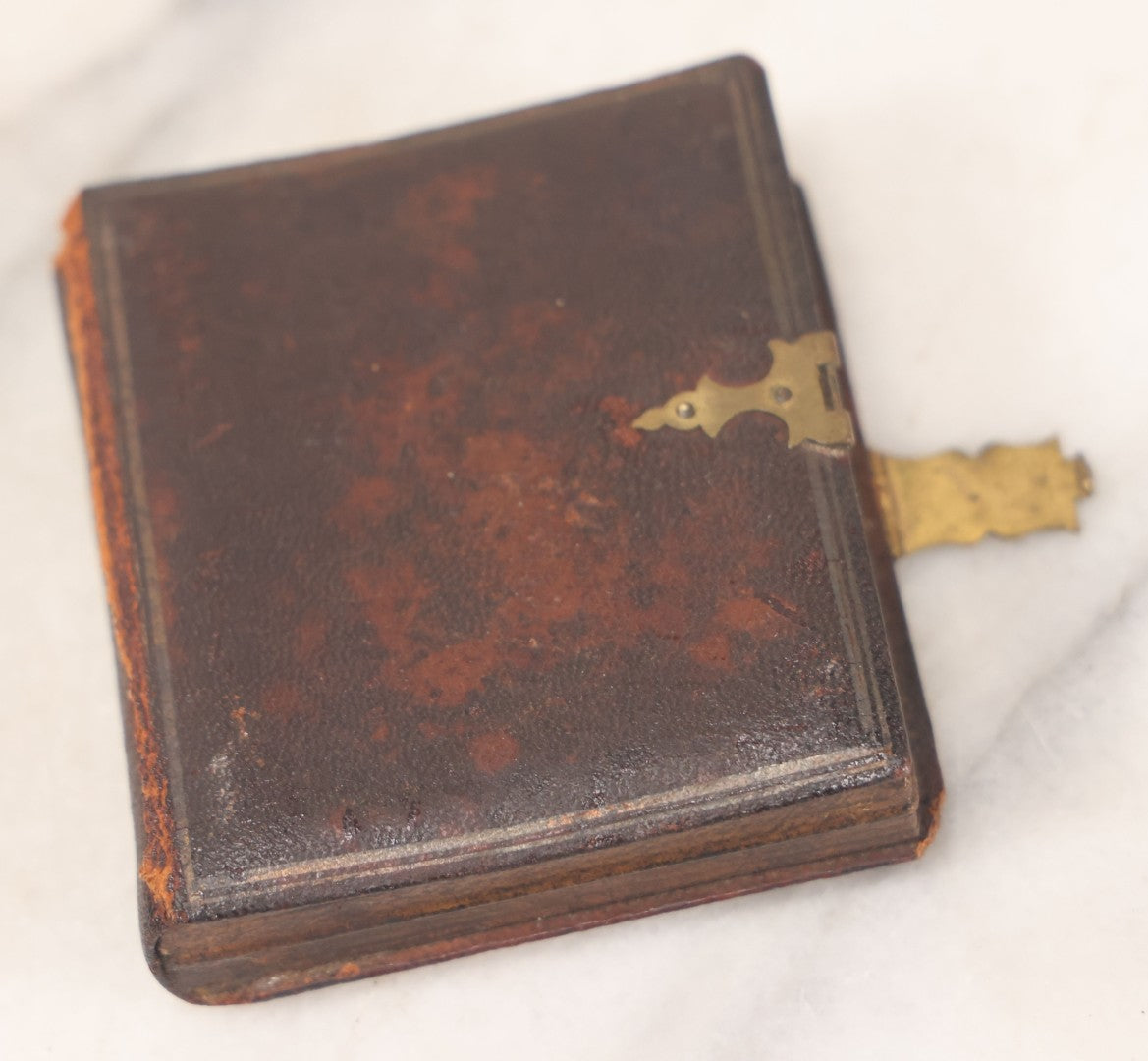 Lot 065 - Antique 1/6Th Plate Ambrotype Photograph Of A Pretty Young Woman In A Bonnet With Floral Adornments, In Split Clasp-Close Leatherette Case