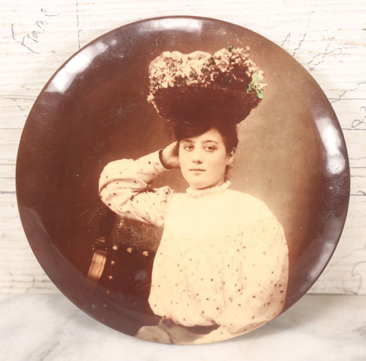 Lot 080 - Antique Celluloid Photo Button Of A Pretty Young Woman With A Colorful Floral Hat, Collins Portraits, Chicago