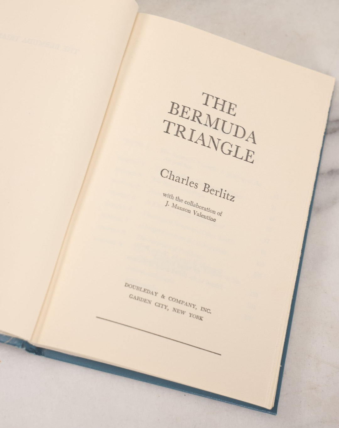 Lot 085 - "The Bermuda Triangle" By Charles Berlitz, With The Collaboration Of J. Manson Valentine, Published By Doubleday And Company, Inc., 1974, With Photographs