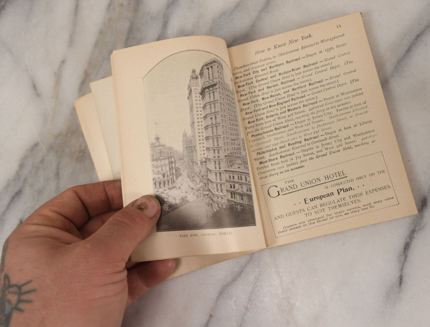 Lot 092 - "How To Know New York" Revised January 1900 Edition, Antique Booklet And Street Guide To New York City, Featuring Fold Out Map, Sparsely Illustrated