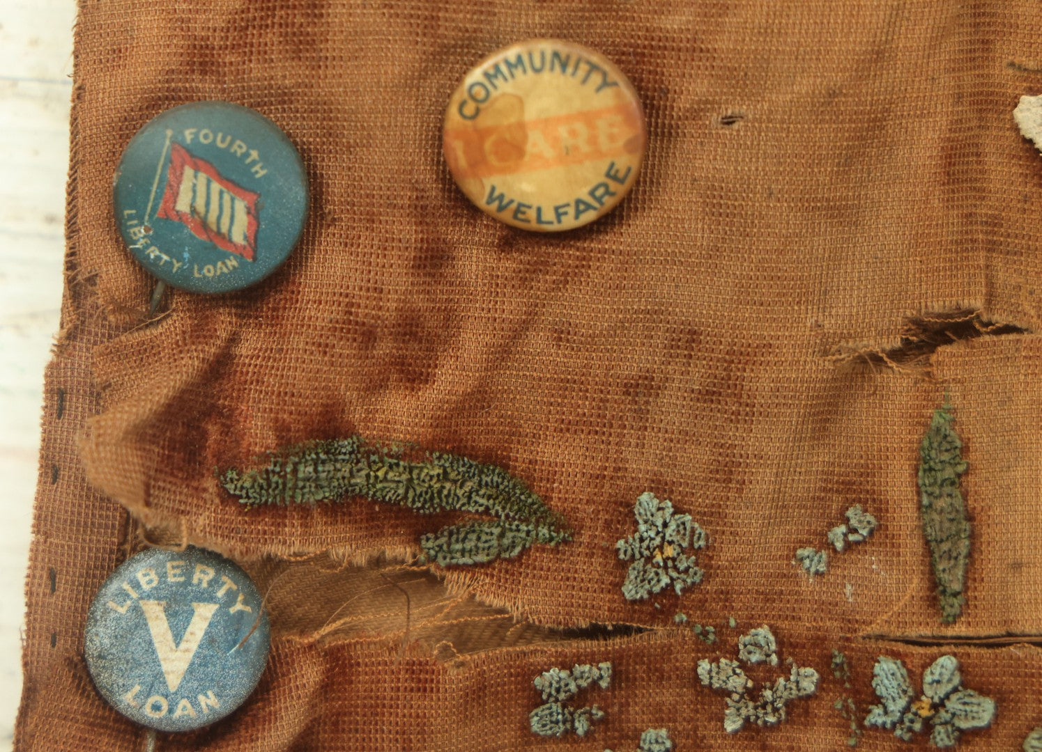 Lot 035 - Antique Fabric Wall Hanging Embroidery With Many Antique World War One Era Pinback Buttons, Liberty Loan, Victory War Chest, Etc., Note Fabric Badly Worn, Torn, As Found