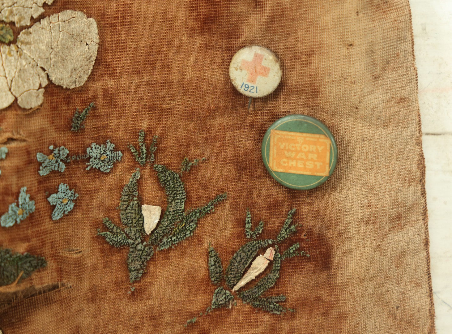 Lot 035 - Antique Fabric Wall Hanging Embroidery With Many Antique World War One Era Pinback Buttons, Liberty Loan, Victory War Chest, Etc., Note Fabric Badly Worn, Torn, As Found