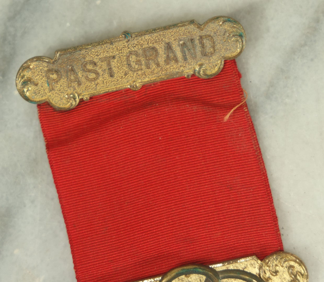 Lot 055 - Antique Independent Order Of Odd Fellows I.O.O.F. Past Grand Master Red Ribbon And Badge, Grand Lodge Of Connecticut, By Whitehead And Hoag Co., Newark, New Jersey