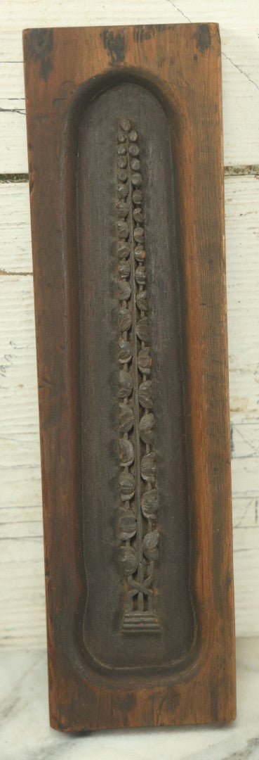 Lot 059 - Vintage Floral Wood Carving Decor Item With Recessed Carving In Rectangular Wood