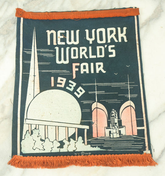 Lot 061 - Vintage New York World's Fair 1939 Rectangular Wall Hanging Screen Printed Felt Pennant