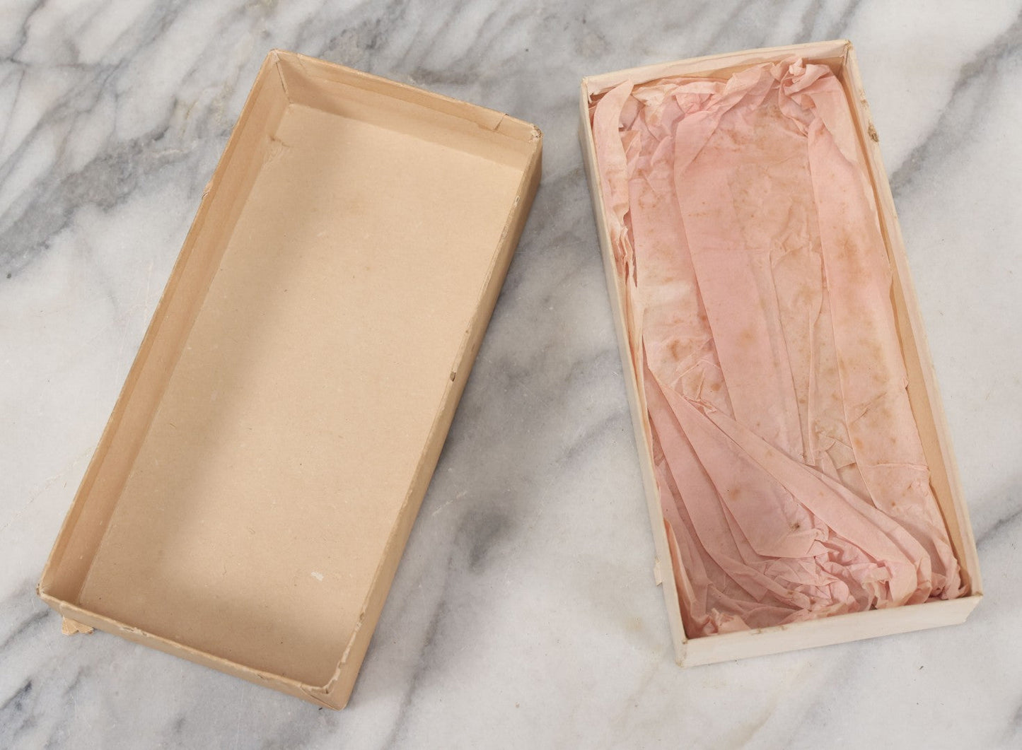 Lot 069 - Vintage Paper Board Box For Blue Banner Chocolates, One Pound, Featuring Pretty Woman In Hat By Frederick Alexander Duncan