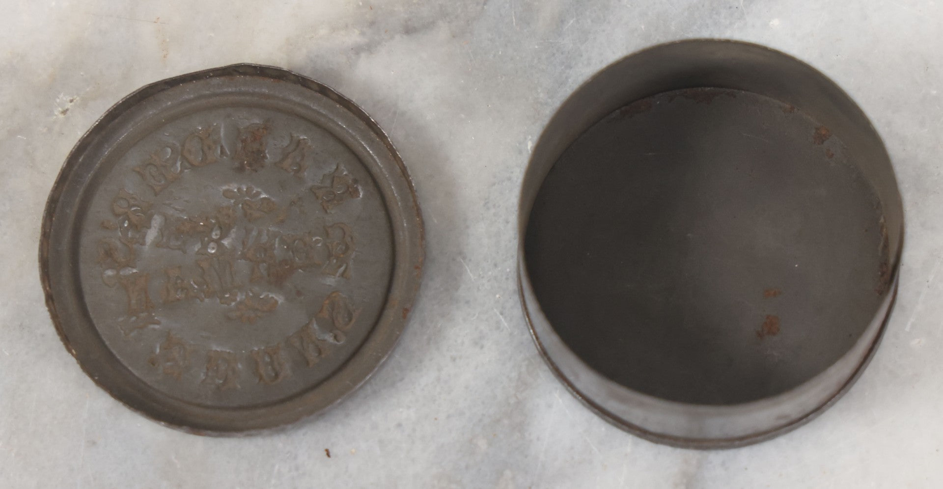 Lot 075 - Antique Raeder's Germans Snuff Embossed Tin