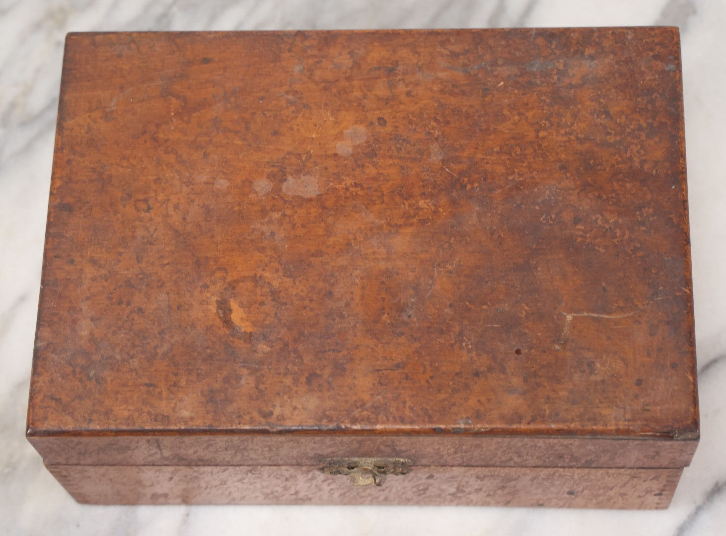 Lot 080 - Antique Finger Jointed Wooden Seed Store Display Box From E.M Lyman & Son, Inc, Lyman's Seeds, Springfield, Massachusetts, Circa 1922