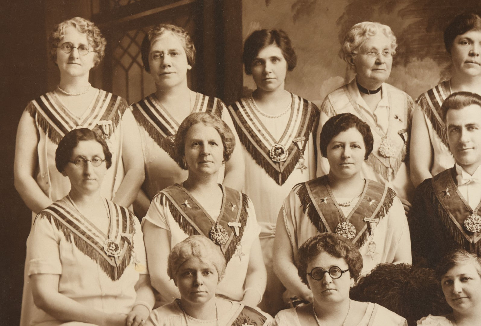 Lot 132 - Vintage Boarded Photograph Of Order Of The Eastern Star O.E.S. Women Members With Men, Women's Auxiliary Of The Freemasons, Moody Photographer, Salem, 1926