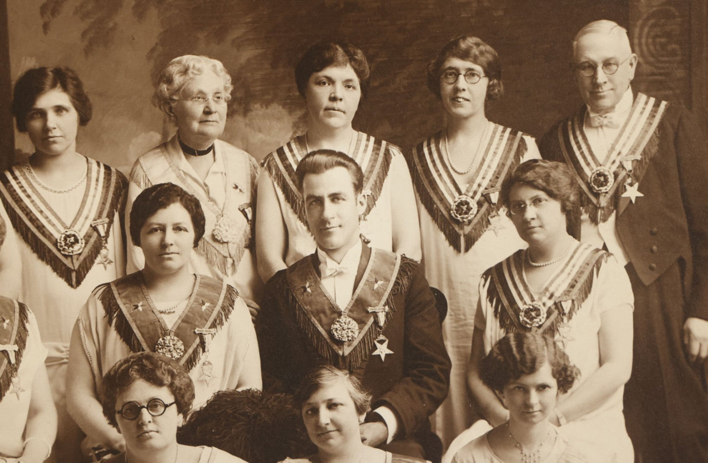 Lot 132 - Vintage Boarded Photograph Of Order Of The Eastern Star O.E.S. Women Members With Men, Women's Auxiliary Of The Freemasons, Moody Photographer, Salem, 1926
