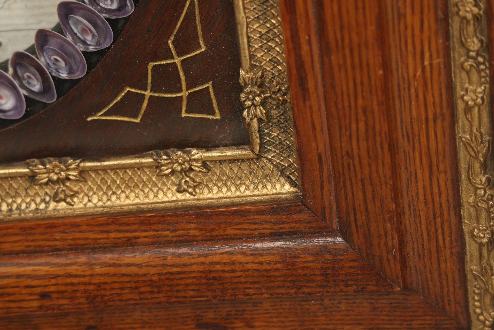 Lot 008 - Antique Victorian Eastlake Double Frame With Decorative Real Shell Surround, Shell Flowers, Sailors Valentine, 17" x 18-7/8"