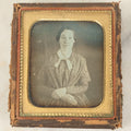 Lot 052 - Antique 1/6th Plate Daguerreotype Photograph Of A Pretty Young Women With Crossed Arms, Big Eyes, Scarf, And A Patterned Dress, In Full Split Leatherette Case