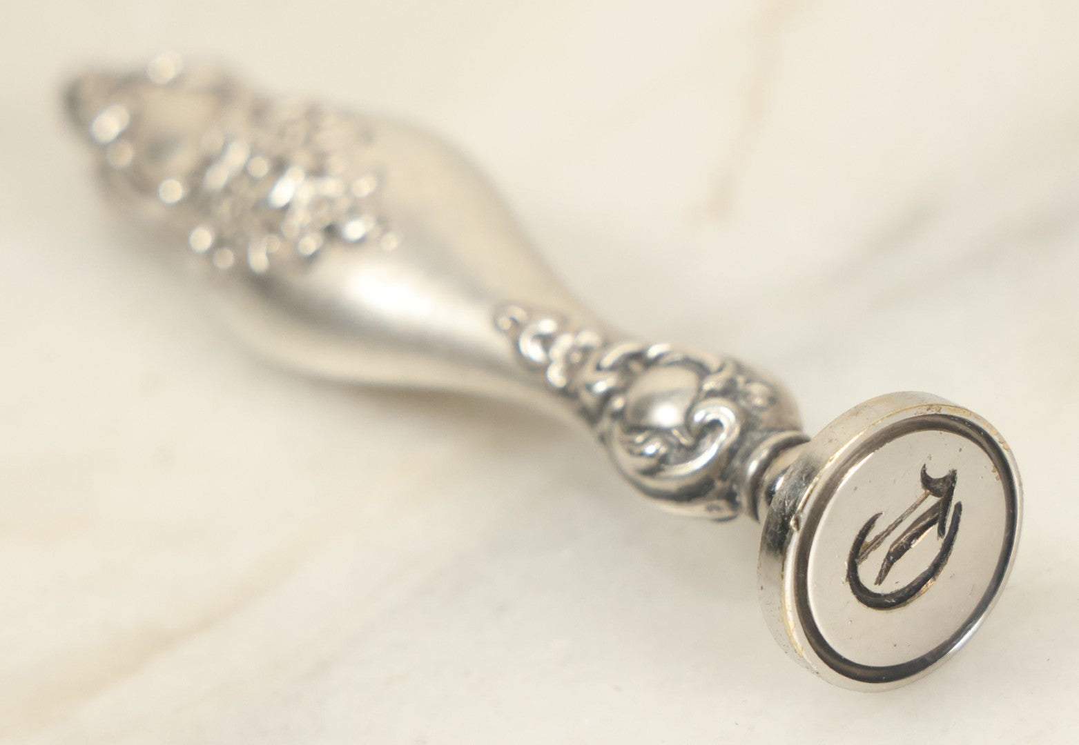Lot 079 - Antique Letter "C" Sterling Silver Handled Wax Seal Stamp With Ornate Design