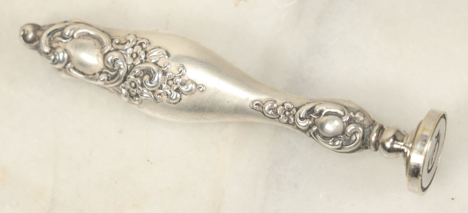 Lot 079 - Antique Letter "C" Sterling Silver Handled Wax Seal Stamp With Ornate Design