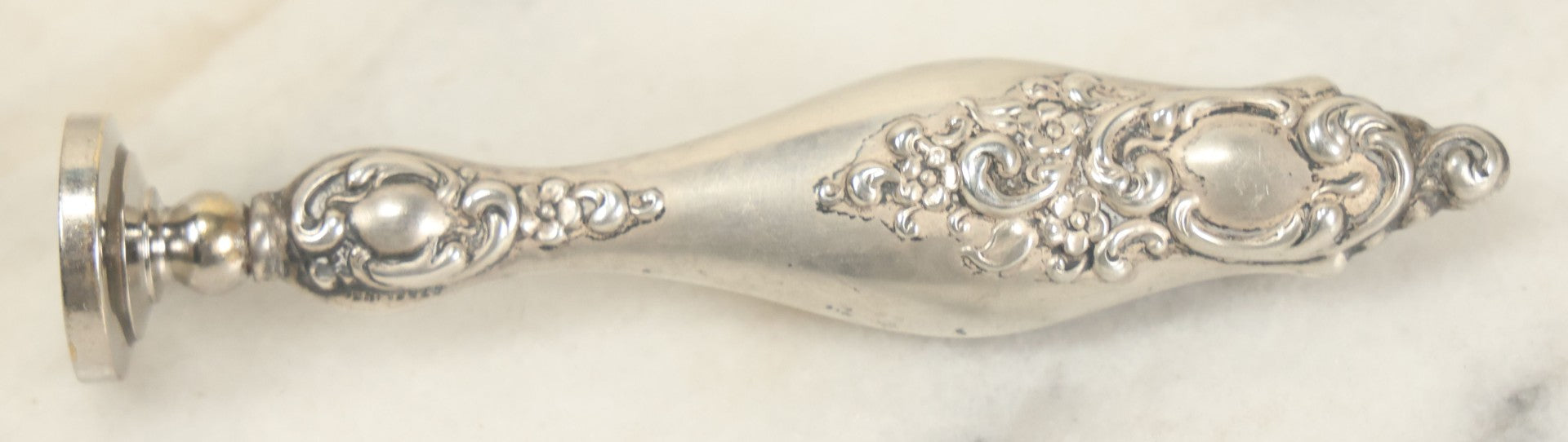 Lot 079 - Antique Letter "C" Sterling Silver Handled Wax Seal Stamp With Ornate Design