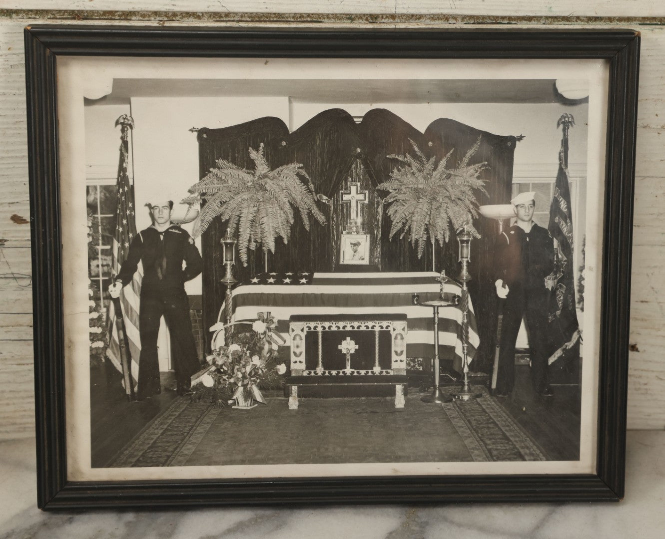 Lot 109 - Antique 8" x 10" Photograph In Frame Of A Soldier's Funeral With Navy Men Standing To Either Side Of Casket, With Photograph Of The Deceased, Circa World War 2 Era