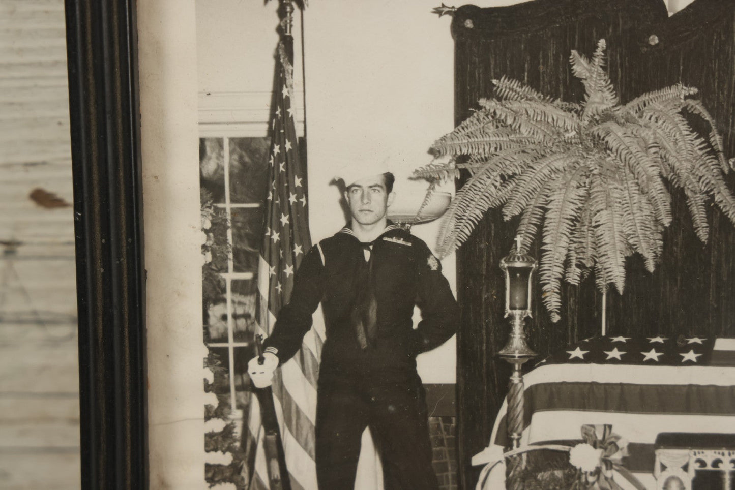 Lot 109 - Antique 8" x 10" Photograph In Frame Of A Soldier's Funeral With Navy Men Standing To Either Side Of Casket, With Photograph Of The Deceased, Circa World War 2 Era