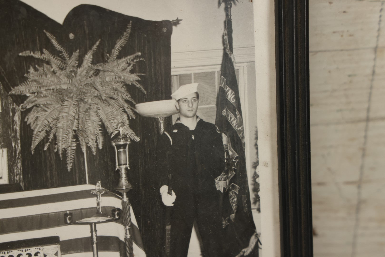 Lot 109 - Antique 8" x 10" Photograph In Frame Of A Soldier's Funeral With Navy Men Standing To Either Side Of Casket, With Photograph Of The Deceased, Circa World War 2 Era